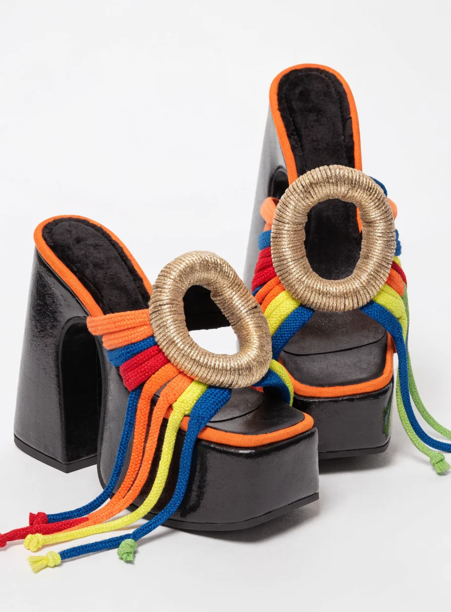 Nu-pieds doré Refresh Chaussures